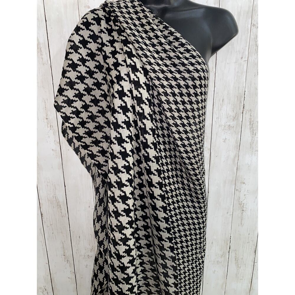 Beige Black Wool Houndstooth Shawl Scarf Fringe 80 X 25” Pre Owned